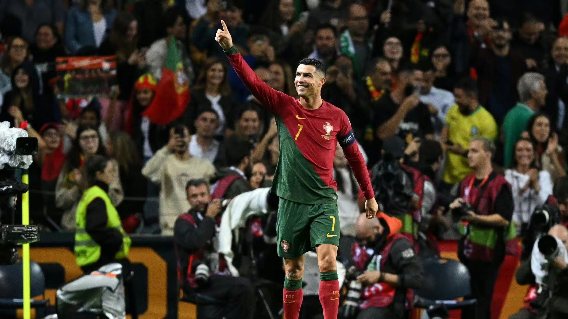 Legende nr. 7, Ronaldo leidt Portugal naar de overwinning in de Europese kwalificatie